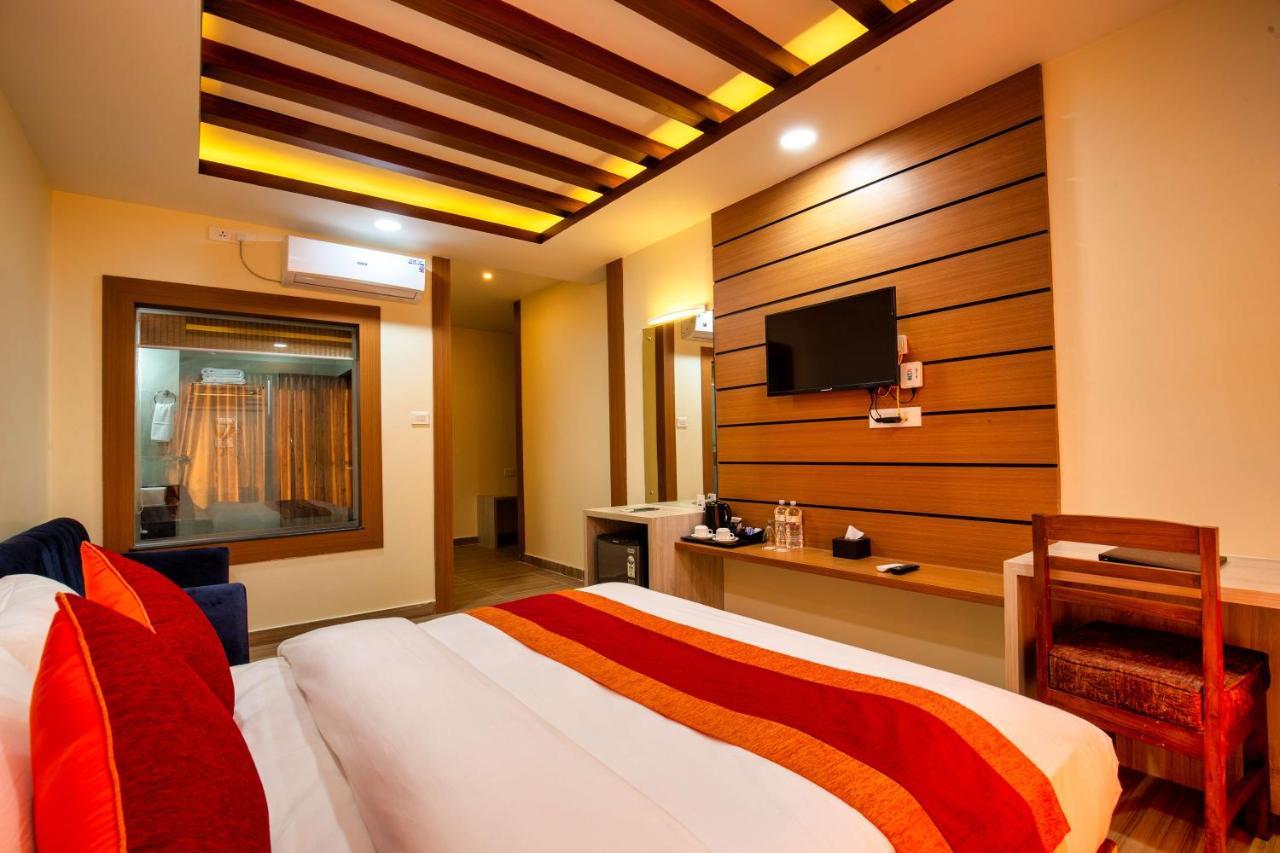 بهاراتبور Chitwan Mid Town Resort المظهر الخارجي الصورة