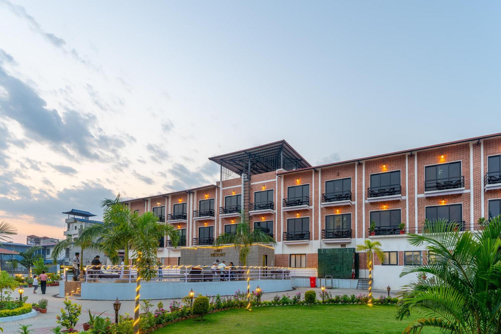 بهاراتبور Chitwan Mid Town Resort المظهر الخارجي الصورة